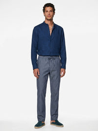 Silicon-washed 100% linen navy shirt with mandarin band collar